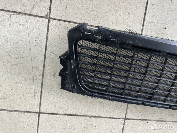 Решетка переднего бампера нижняя Дастер