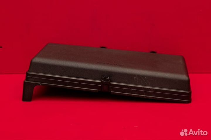 Крышка блока предохранителей Toyota Land Cruiser