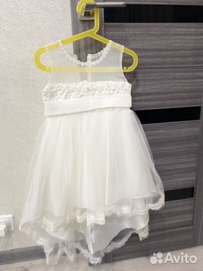 Белое нарядное платье для девочки