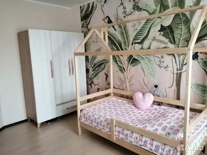 Кровать домик массив