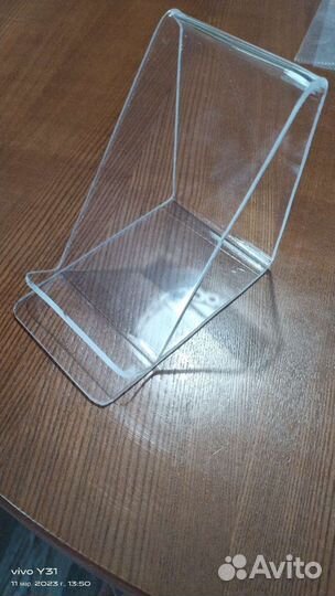 Подставка под телефон из оргстекла