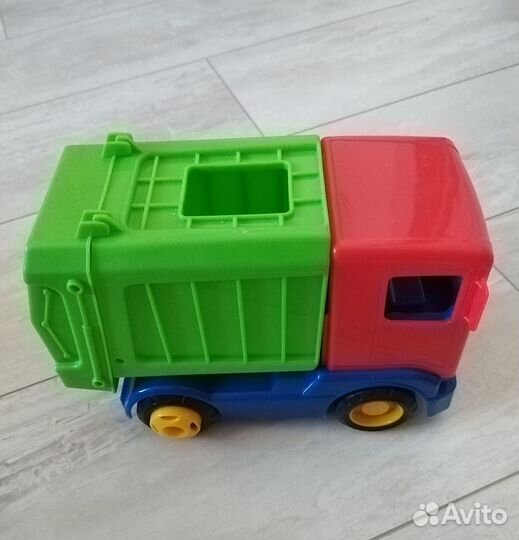 Игрушки для мальчика машины пакетом