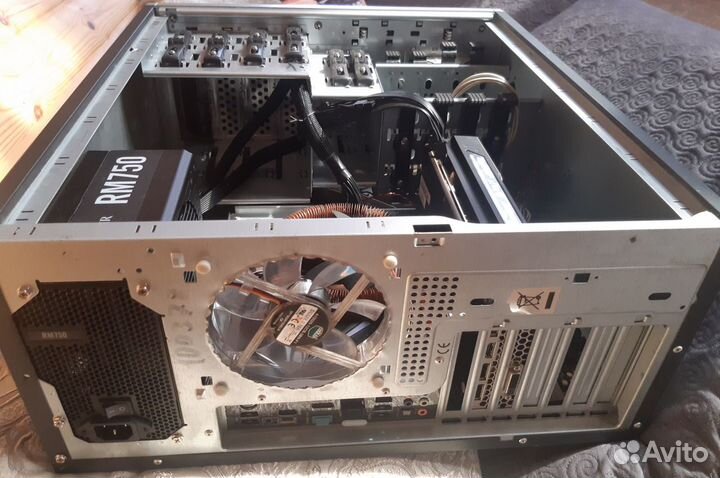 Корпус для компьютера на 8 hdd