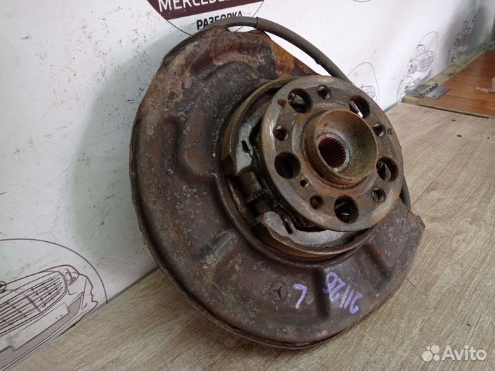 Кулак задний левый мерседес w211