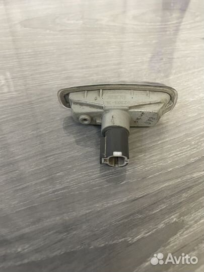 Продам повторители поворота на Ауди А6