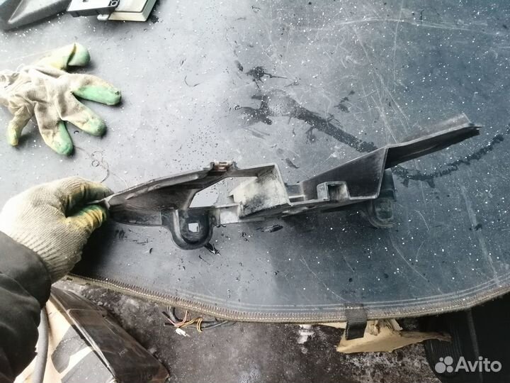 Кронштейн правой фары BMW X5 e53 дорестайлинг