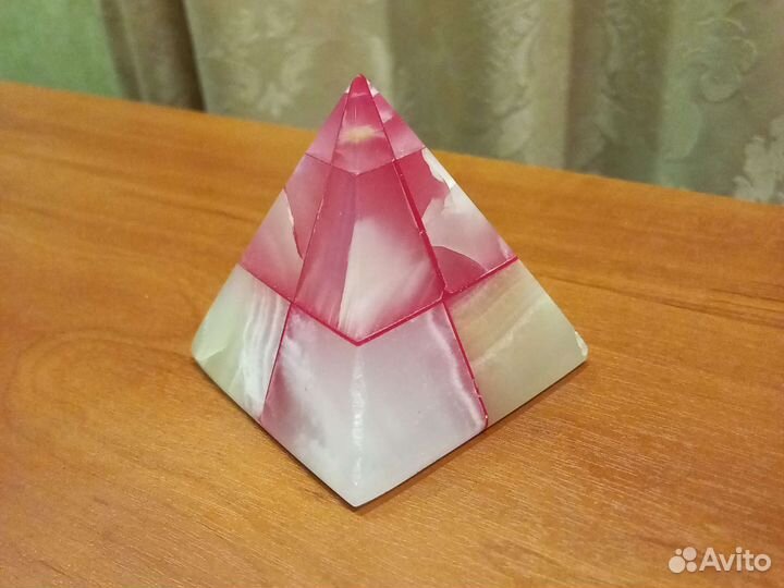 Пирамида из натурального камня