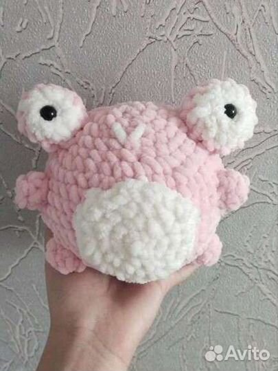 Вязаная игрушка жабка