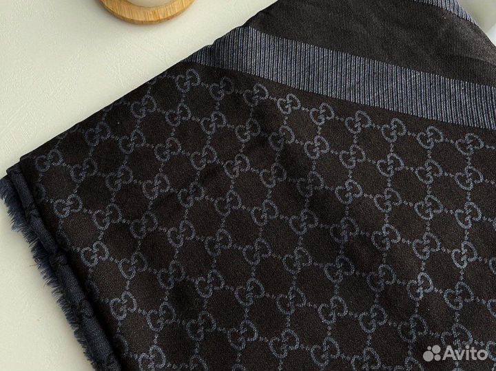 Шаль от бренда gucci