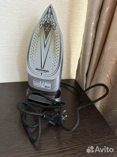 Утюг продам Redmonb RL-C 272