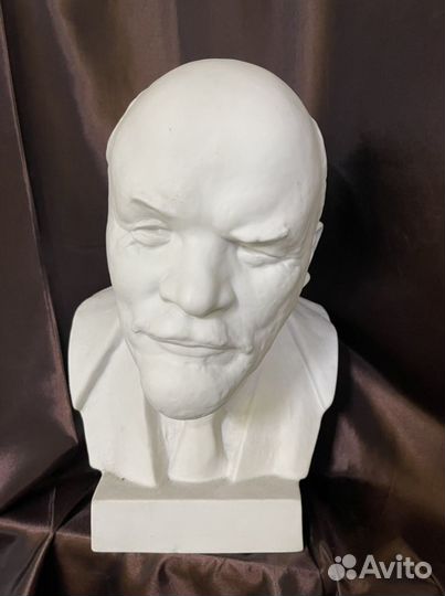 Бюст Ленин