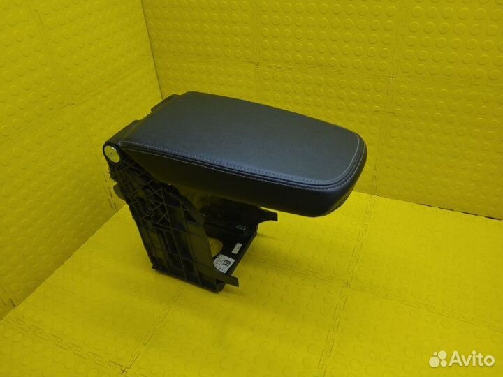 Подлокотник Skoda Octavia лифтбек A8 DJK 2021