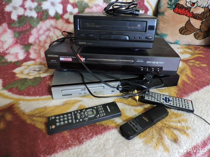 Продаю видеоплееры 2 дисковых караоке и 1кассетный