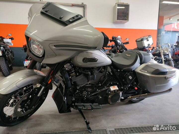 Harley Davidson CVO Street Glide 121