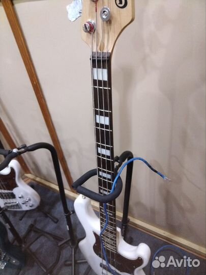 Бас гитара cort GB 34J. Индонезия