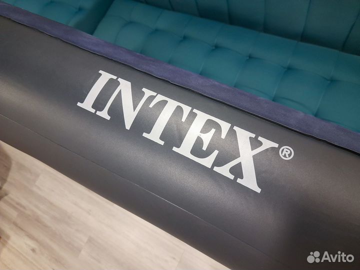 Матрас надувной Intex 1.37 * 1.91 м c насосом