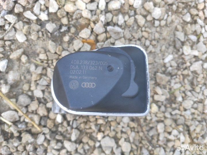 Дроссельная заслонка Volkswagen Golf 4 1J 1.6