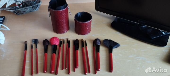 Набор кистей для макияжа 16 штук