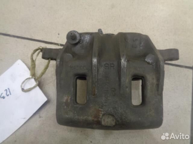 Суппорт передний правый Kia Sorento 2002-2009