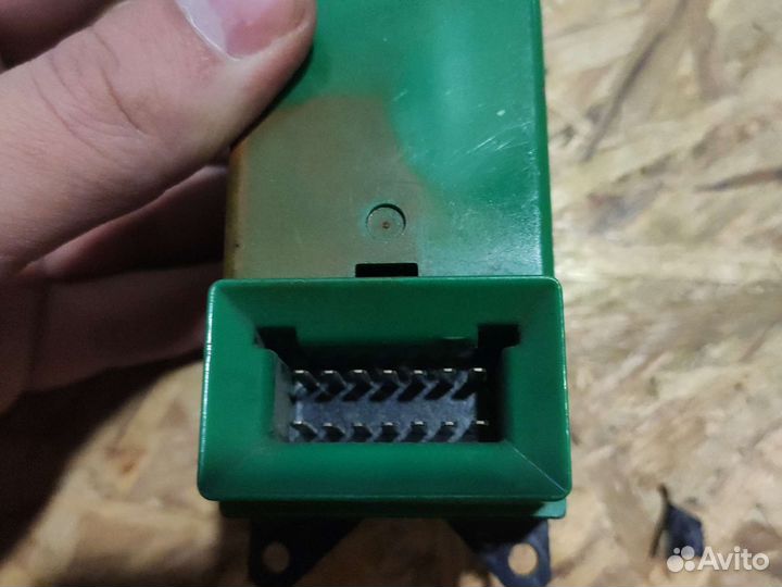 Блок управления стеклоподъемниками Mitsubishi