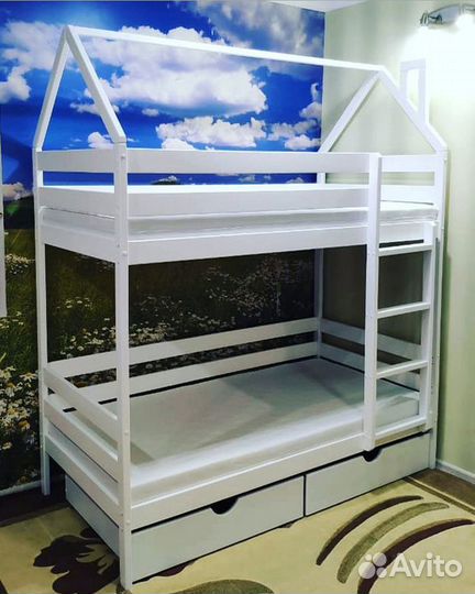 Двухъярусная кровать домик