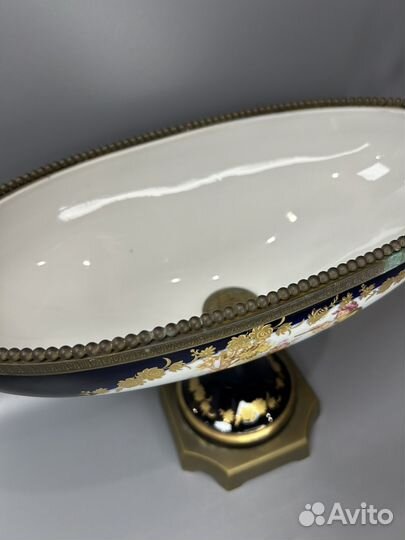 Ваза для фруктов на ножке