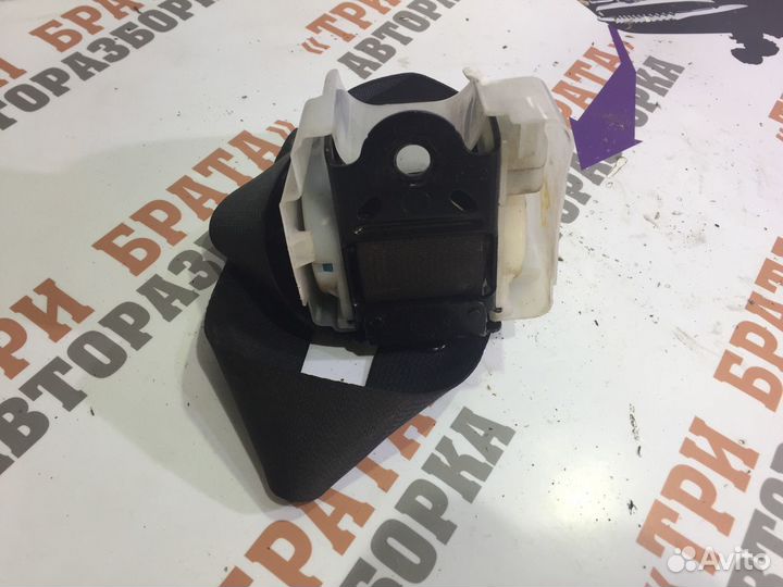 Мицубиси Ремень безопасности задний центральный