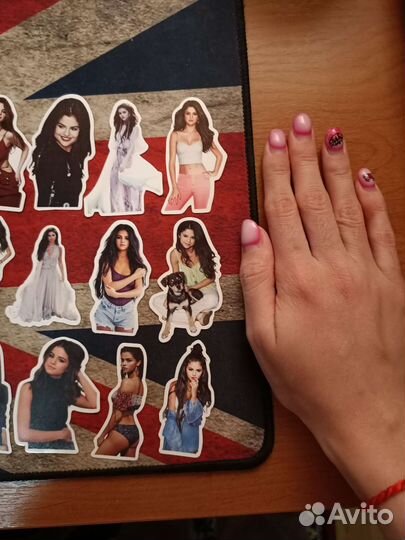 Наклейки Селена Гомес