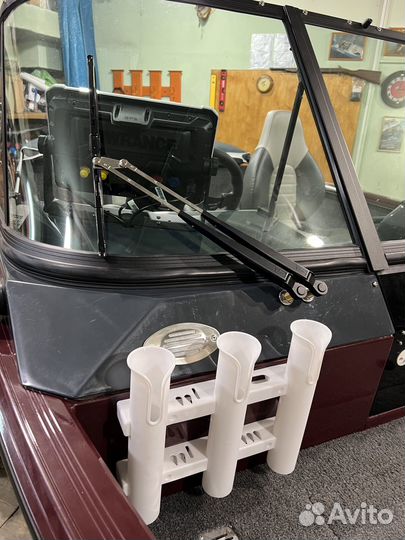 Windboat 4.6dcx+suzuki df60