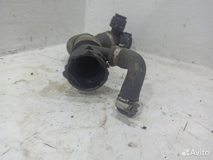 Патрубок системы охлаждения