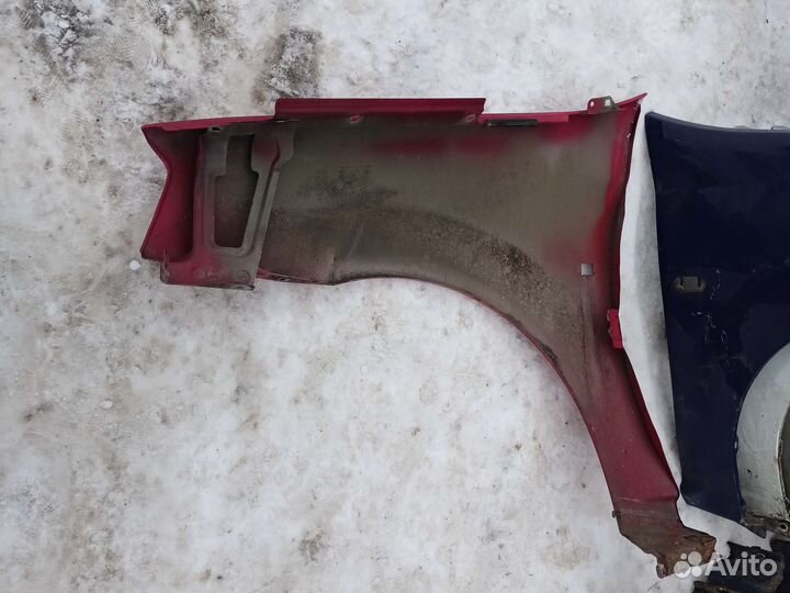 Переднее правое крыло renault logan LADA largus
