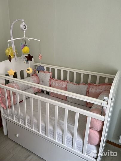 Детская кровать с маятником и ящиком Бортики