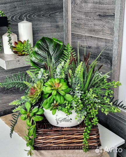 Композиции из искусственных и живых цветов