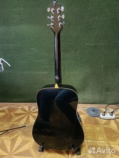 Акустическая гитара