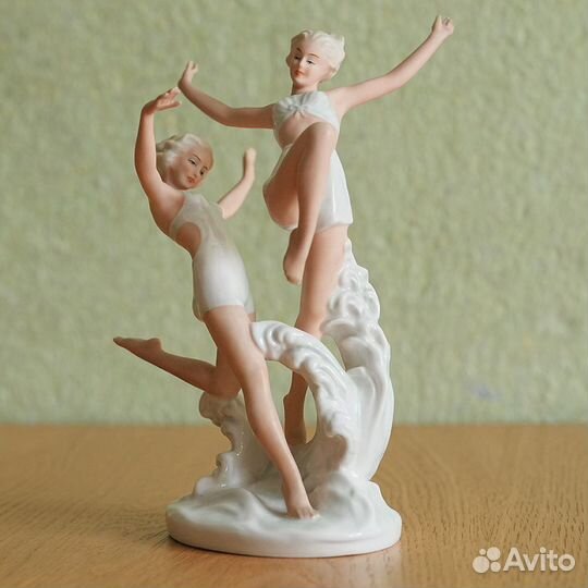 Фарфоровая фигура 
