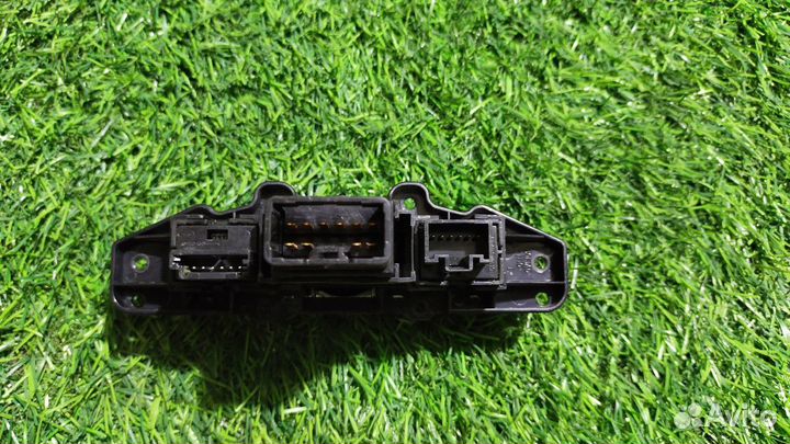 Кнопка аварийной сигнализации Hyundai Solaris 1