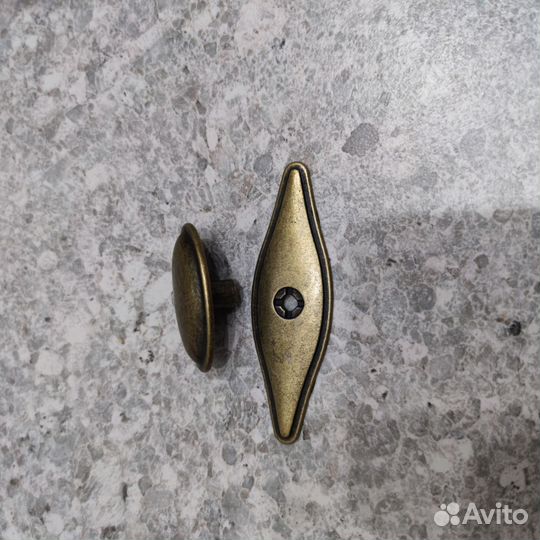 Мебельная ручка