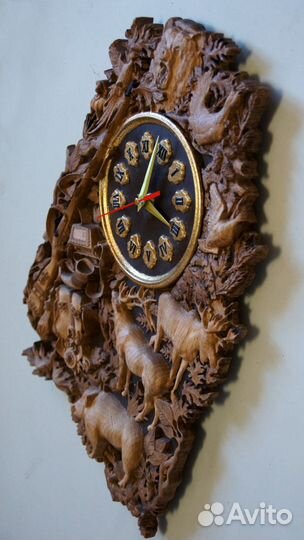 Резные часы