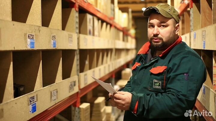 Работник склада