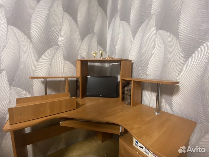 Письменный стол