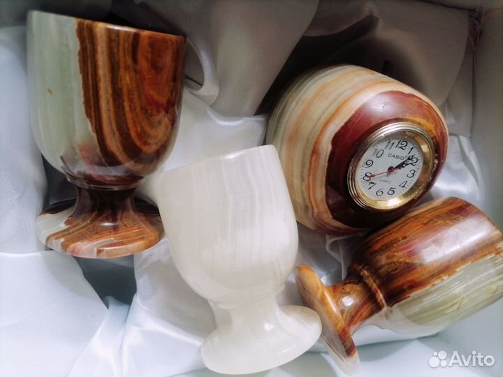 Набор рюмок и часы из оникса