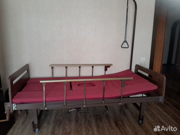 Кровать для лежачих больных с туалетом