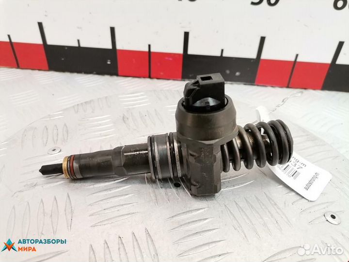 Форсунка Volkswagen Passat B6 2006 038130073AG