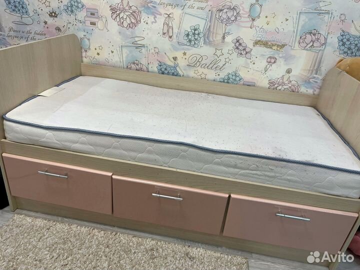 Кровать с матрасом