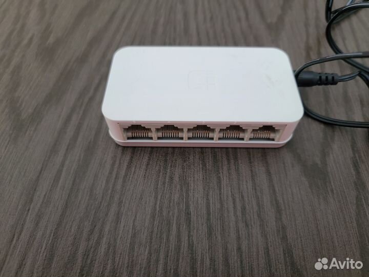 Гигабитный коммутатор D-Link DES-1005С