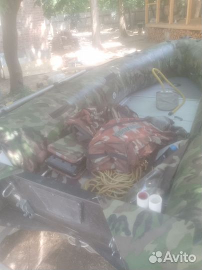 Лодка с мотором