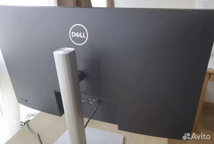 Dell P3222QE