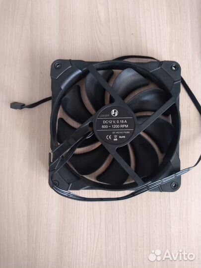 Вентилятор lian-li 140/4pin
