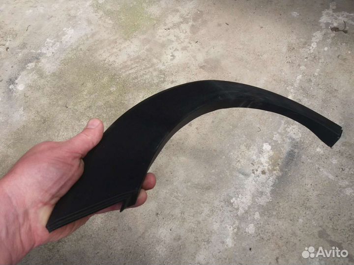 Накладка на правое заднее крыло kia sportаge