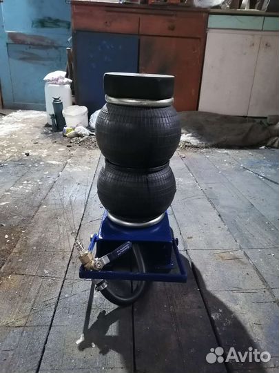 Пневмодомкрат